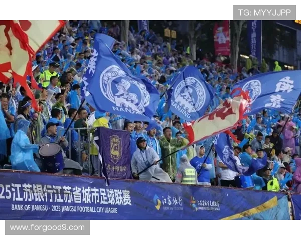 苏超单场观众破 3 万创历史，长三角球迷专列点燃热潮(1)